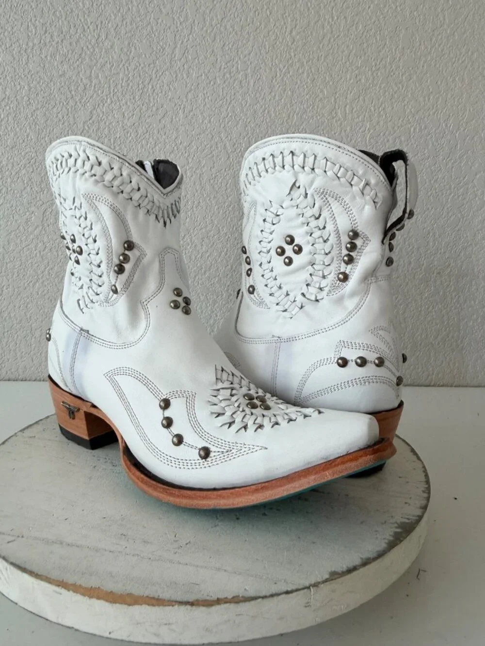 Lane Boots COSSETTE White Cowboy Booties Womens 9.5 Western Snip Toe Short Ankle